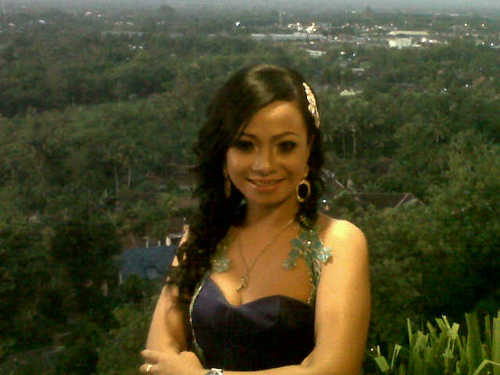 Presenter Jogja TV & Gamelis Gamler's Singer