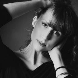 Sometime model, linguist: interests include language preservation, language acq., syntax; love all things French, esp. fashion! Am finally SLP!