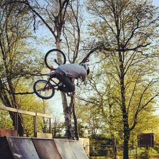 iam 24 years young , i tweet, ride bikes and tweet again :D