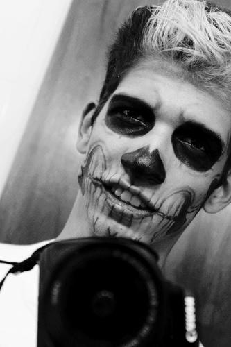 Sorria bonito e deixe os outros quererem descobrir qual é o segredo que faz você rir.
Face:http://t.co/ZkrHWPSVvd