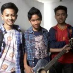 The Official AVEROSSE Twitter Account CP:naufalaverose (085795987898).  @iqbalraaa @rizaniaverose @naufalaverose13 (Grup Band Smpn34 Kelas 8B)