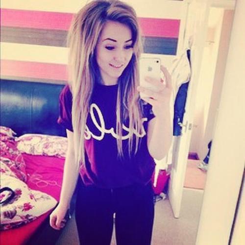 i love justin bieber thats all i have to say. oh and i follow back