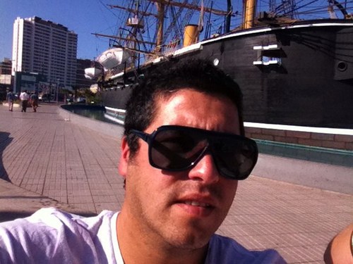 trabajador independiente, amante de su familia, siempre feliz...