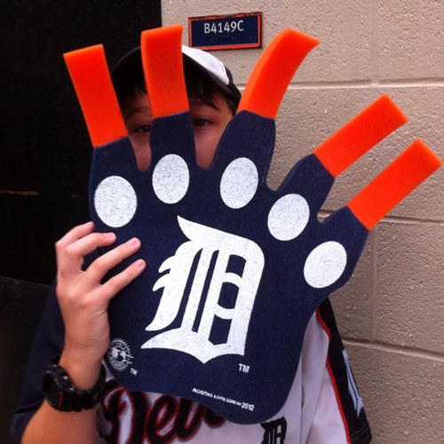Running, swimming and Sivananda yoga. Mother. Detroit Tigers fan⚾ Peace.