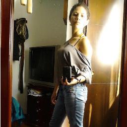 fumandoletras_k's profile picture. Siempre con la esperanza puesta en lo imposible. La madurez del hombre es haber vuelto a encontrar la seriedad con la que jugaba cuando era niño -Nietzscheb.