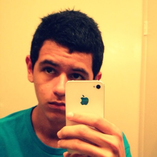 Soy una persona tranquila y me gusta conocer gente :3