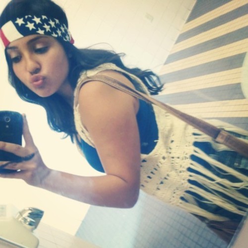WERID AS MOFO RIGHT HUR .♥