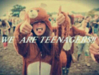 Just your average teenage girl with a quote account just trying yo bring a smile to a few faces :)