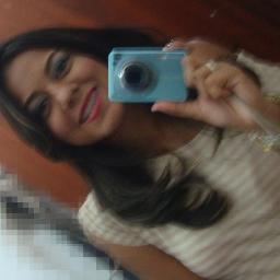 Uma menina Meiga e simpatica que ama todos a sua volta