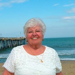 Artist, reader, traveler, cat lover, photographer and writer who loves life, nature, beauty and sparkly things. http://t.co/JALS9pCLaA