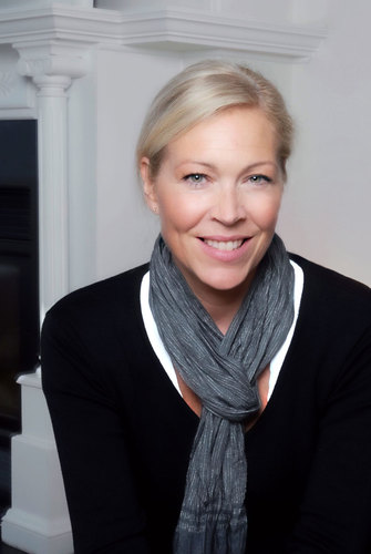 Lisa is an interior stylist specializing in home staging.