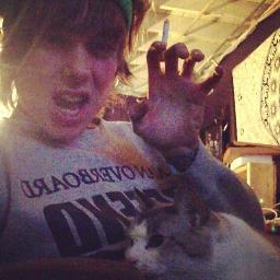 Coffee, cigarettes and nevershoutnever are my only escape.
 (Since: 12 de fevereiro)
