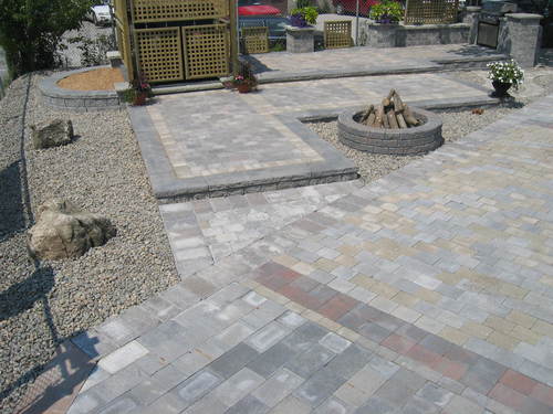 Northland Paving is a licensed contractor. Services include asphalt paving driveways, asphalt parking lots, interlocking stone driveways, patios and walkways.