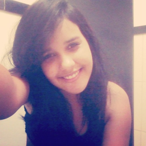 O esmalte na minha unha ñ dura 2 dias,meu cabelo é revoltado,ñ consigo ser discreta.Sou dramática, louca,chata,estressada e falo palavrão. Canceriana 23/06 ☺