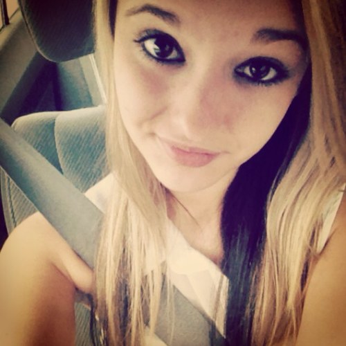 em_ilyy6's profile picture. 