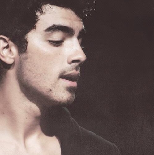 The @JonasBrothers are in my heart! If you can't understand don't say nothing! For me they are perfects!