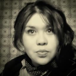 Hola, no sé que decir emm! tengo 19 y estudio técnico dental :3 estoy escuchando en estos momentos paramore *o* y eso ya chao!