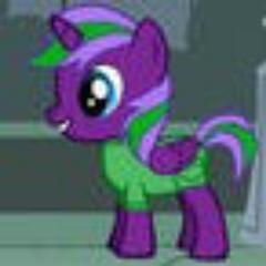 a 3 yearold Alicorn foal
Mama: @Gem_mlp
big sisters: @mlp_Jewelz @mlp_Wintershy
friend: @mlp_Warriorrush