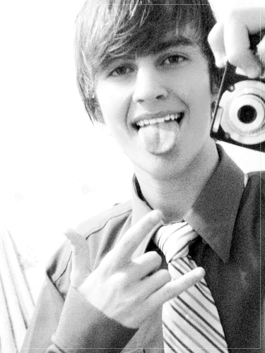 Pra que BIO ? Se quiser saber sobre min me siga :]