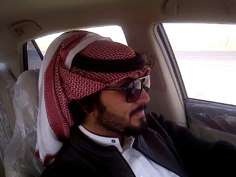 ۈ مالي في المحبہ ميول  بس عيني شافت عينك واعتمت .             ♡ Me