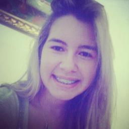 Algumas pessoas me odeiam e ainda acham que eu me importo, coitadas. eu te amo minha heloisa lima linda (L) / @caarolmolina_