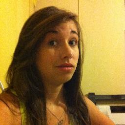 Canceriana 15 aninhos xata,inrritante,dramatica, intensa e muito feliz.
Toda mulher leva um sorriso no rosto e mil segredos no coração.
