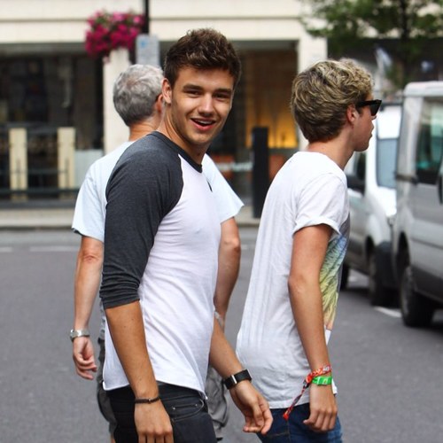 Lizeth_Horan_M's profile picture. I love 1D i dont fan girl lol last name is Malik , Horan , Payne , Styles , and Tomilson true directioner . Im on a magazine that my sister owns ive been on  TV