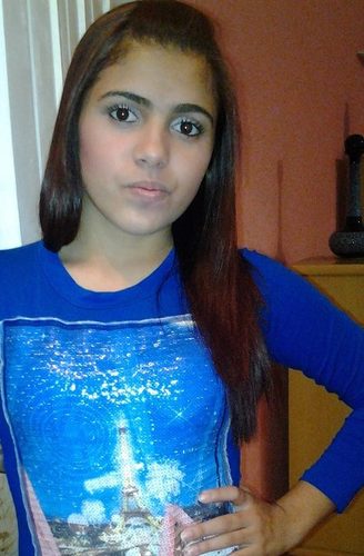 Não sou de demonstrar sentimentos, mas sou cheia deles. Eu sofro em silêncio, amo com o olhar e falo por sorrisos!