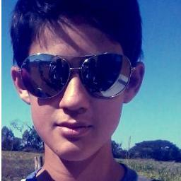 • eu sou um gαroto como todos os outros,
só estou vivendo diαs iguαis, de mαneirαs diferentes !
eu gosto de dα uns rolé, αproveitα α vidα !