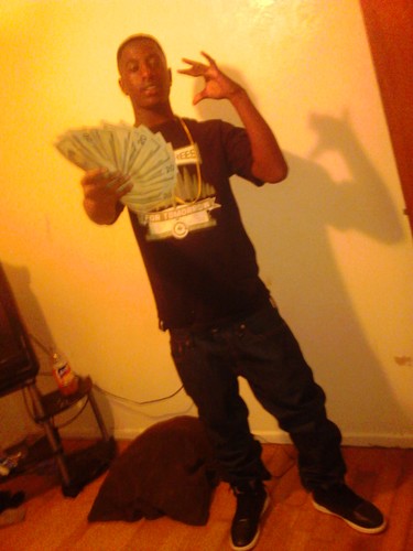 Eastw88d throws da 8 nevaa been a bitch nigga neva ran form no nigga i this be chillin an keepin it gansta..#follow a lil yunqq thugg an ill follow back 4sho!