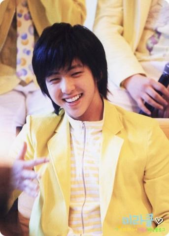 ผมตี๋แก้มแตกสุดหล่อครับผม (: