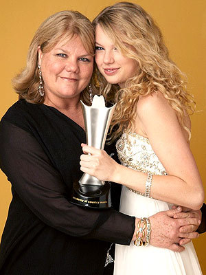 TAYLOR SWIFT! YES! SHE WAS MY IDOL, MY PRINCESS, AND MY INSPIRATION! Part of swifties? Follow us ;;3 ♥ followed by @BigMachine/ FanFict? Cek fav