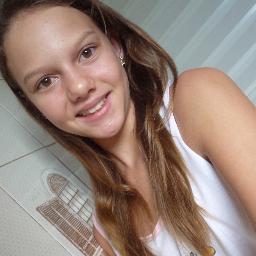 Soou loira de olhos catanhos, sou do tipo que sofre em silêncioo ;)