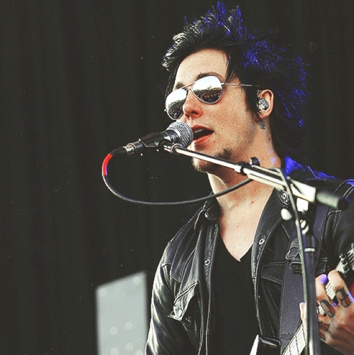 SvnysterGates's profile picture. When people run in circles, it's a very, very mad world. [RP]