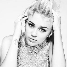 Minha Cyrus peerfeeita como seempre !!