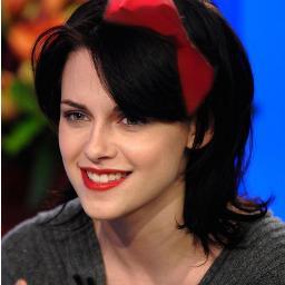IdolaKriStewart's profile picture. Idola?,ya tengo..Kristen Stewart (Twitter ofiicial de la pagina de facebook)Gracias por Unirtee :)