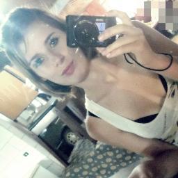 A menina que usava o all star
tradicionall e uma bermuda brega,
mais que hoje solta seus cabelos e
desfila pra causar inveja. 
Me segue aii***