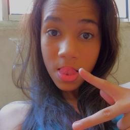 - Irmã da @ThaaysSousa Best da @Nascmaia prima da @_maispqka  amiga da @ThaamyresSilva