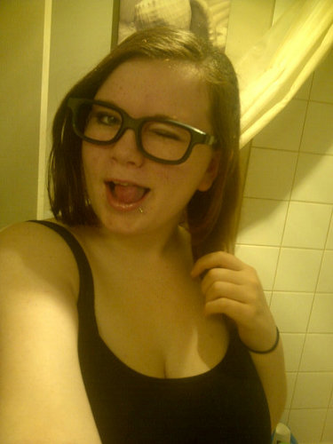 I'm a cute girl! 16 yrs old and a partier!! Happily taken! I love to party and tweet whatever I feel. I pretty much follow anyone back :3 #FollowMe ♥