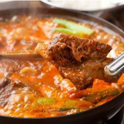 소갈비찜 전문점.
매운갈비찜, 옛날갈비찜, 아롱사태수육, 도가니수육, 갈비국수, 도가니탕, 한우원기탕. 
매운게 땡기는 오늘은 인덕원 대청매운소갈비로 오세욥!!
http://t.co/BPTBxgov6Q