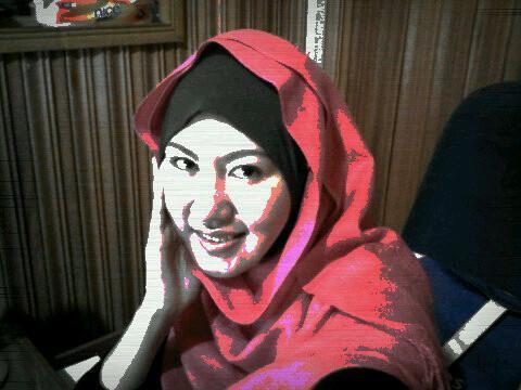 A wife of a loving husband & a mother of an angel named Alifa Jasmine. My life has complete! :)
