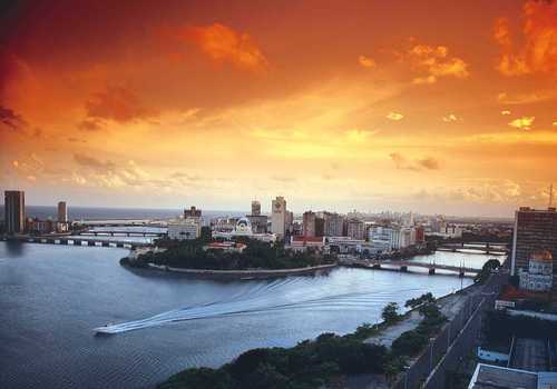 Amo minha cidade, por isso mostrar tudo o que ela tem de bom e desde já dar as boas vindas aos visitantes que se quiserem podem se tornar moradores.