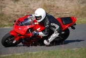 para_kohe's profile picture. 自転車、バイクとどうやらタイヤが二つの乗り物が好きらしい。
他にも機械はなんでもすき。
子供が成人するまでバイク乗らないけどアイコンはバイク。
いい写真取れたら差し替えようかなあ。