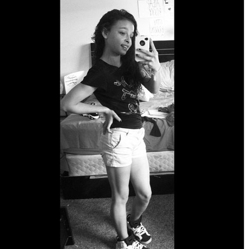 I aint no hipster , girl i can make yo hips stir.