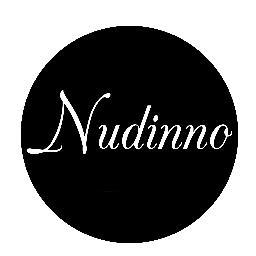 Nudinno es una marca de diseño, fabricación y venta de corbatas tanto para su uso en oficinas como en fiestas y eventos, fabricadas con seda de máxima calidad.