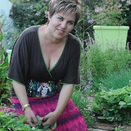 Garden expert, photojournalist, editor, soprano & vocal coach, garden tour organizer, craft writer. Follow me on FB & Garden Drum for your daily greenspiration!
