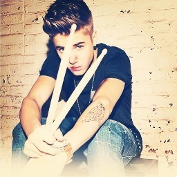 BELIEBER.*-* and MALLYNER.*-*
22/03/2013 best daay. Never say never.*-*
you follow me, i follow back.;)