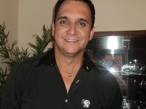 Professor, um grande sonhador... Acreditar no outro, no futuro, na vida! É possível ...