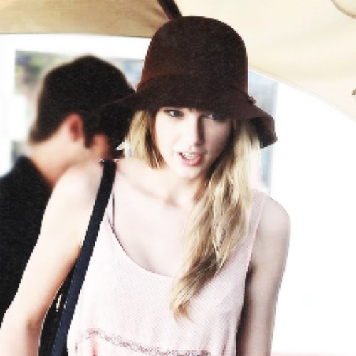 Swiftie , Belieber And A Directioner ♡