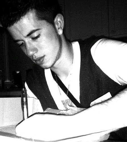 leonbreukelman's profile picture. Libie is een bitch, dus zorg dat je libie leeft.